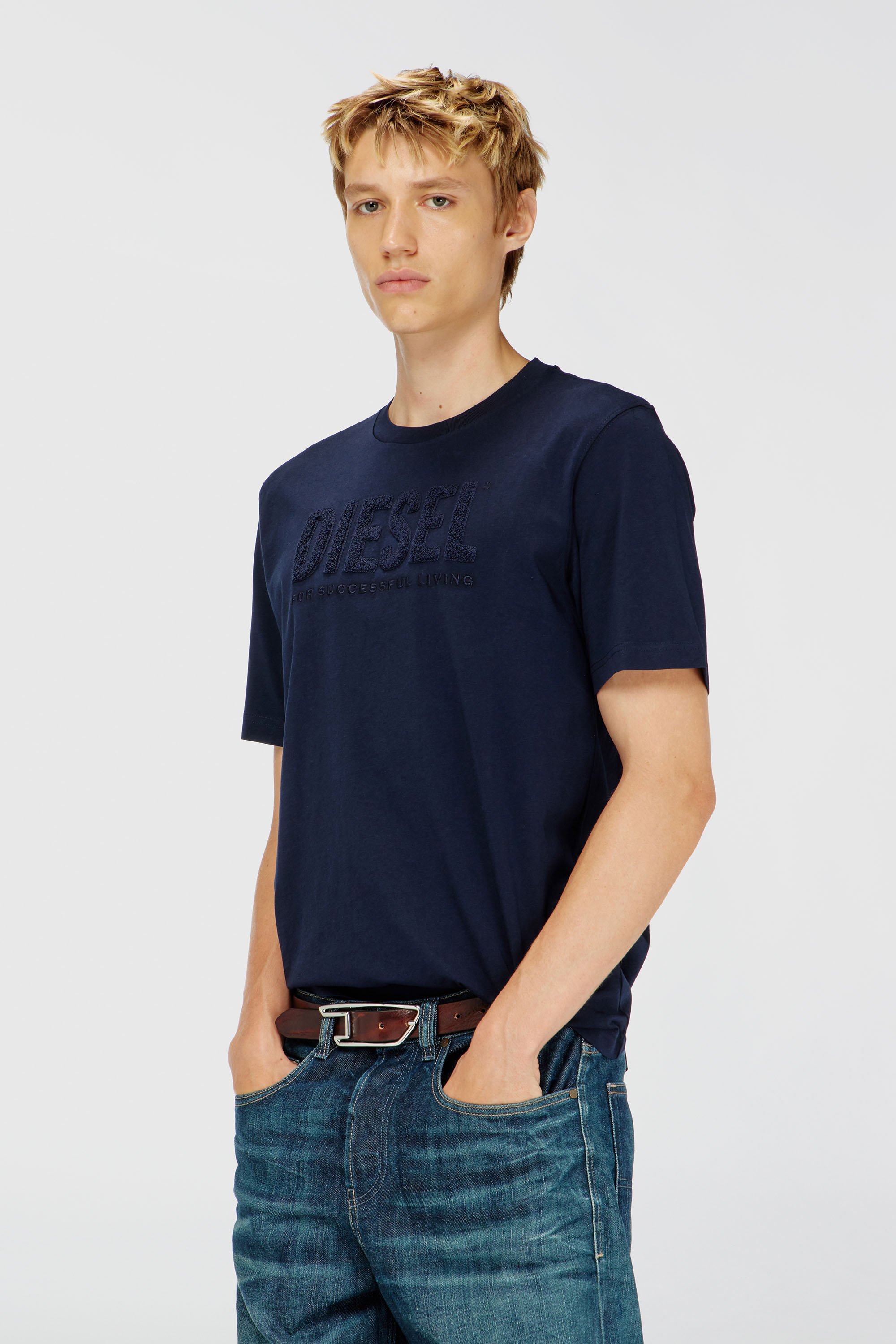Diesel - T-JUST-OVA-T92, Herren T-Shirt aus Baumwolle mit tonalem Diesel-Logoprint in Blau - 3