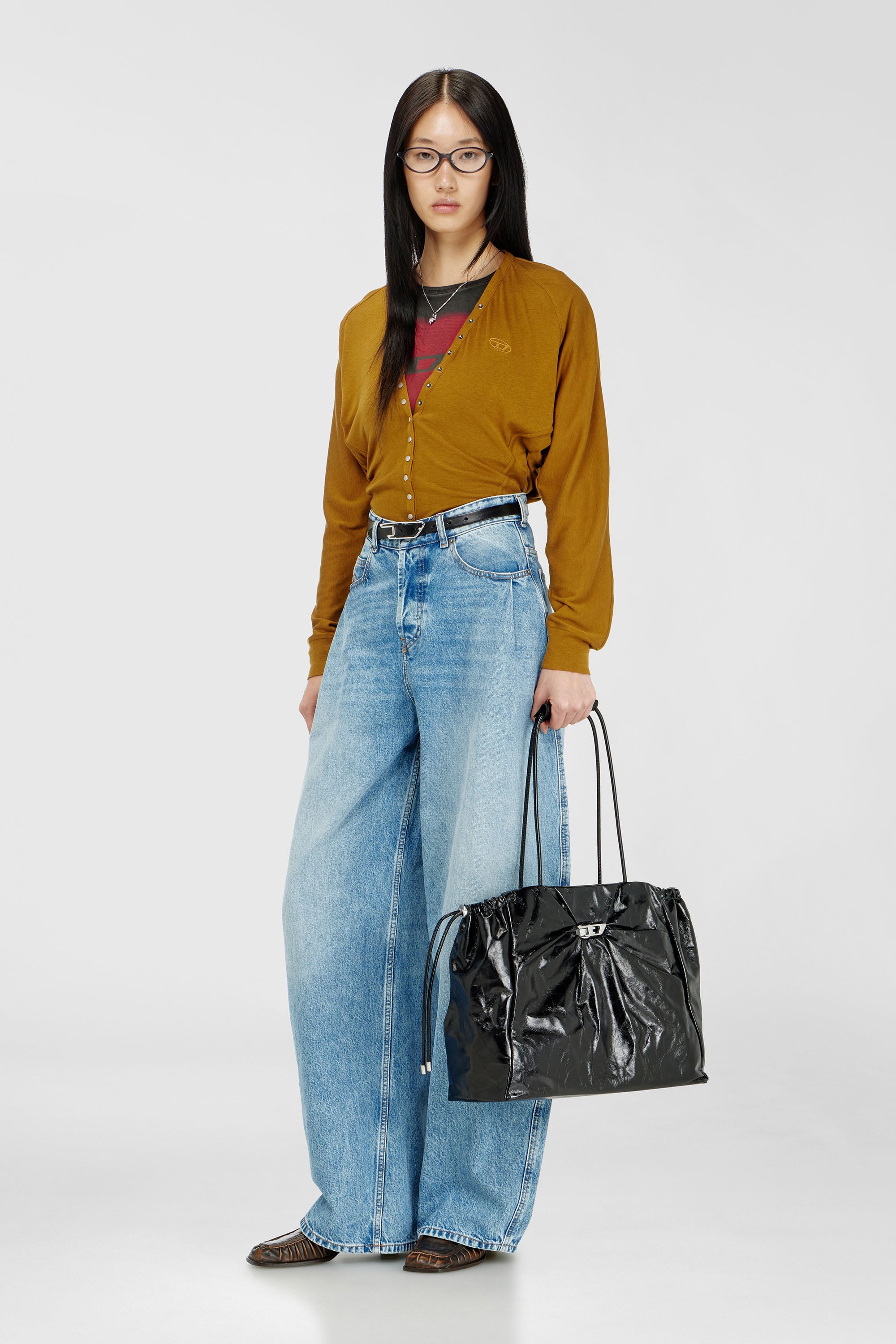 Diesel - SCRUNCH-D TOTE E/W, Damen Scrunch-D - Tote-Bag aus gl&auml;nzendem, geknittertem Leder in Schwarz - 2