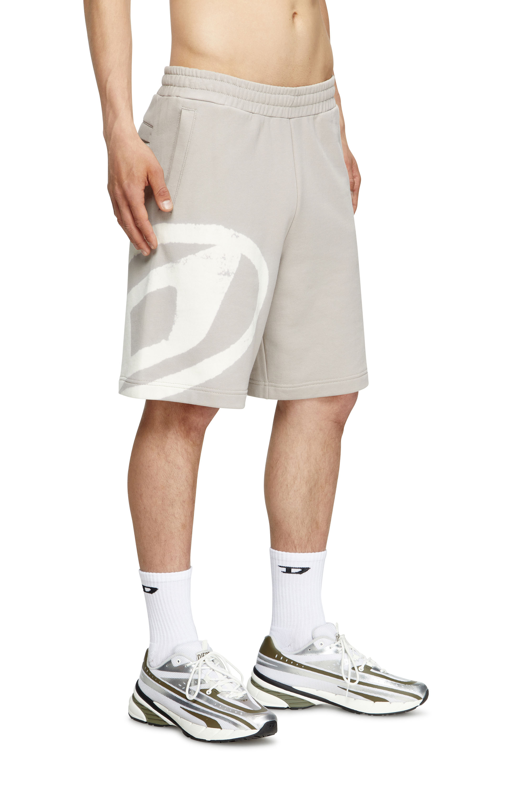 Diesel - P-CROW-BLEACH, Herren Sweatshorts mit gebleichtem Logo in Grau/Weiss - 1